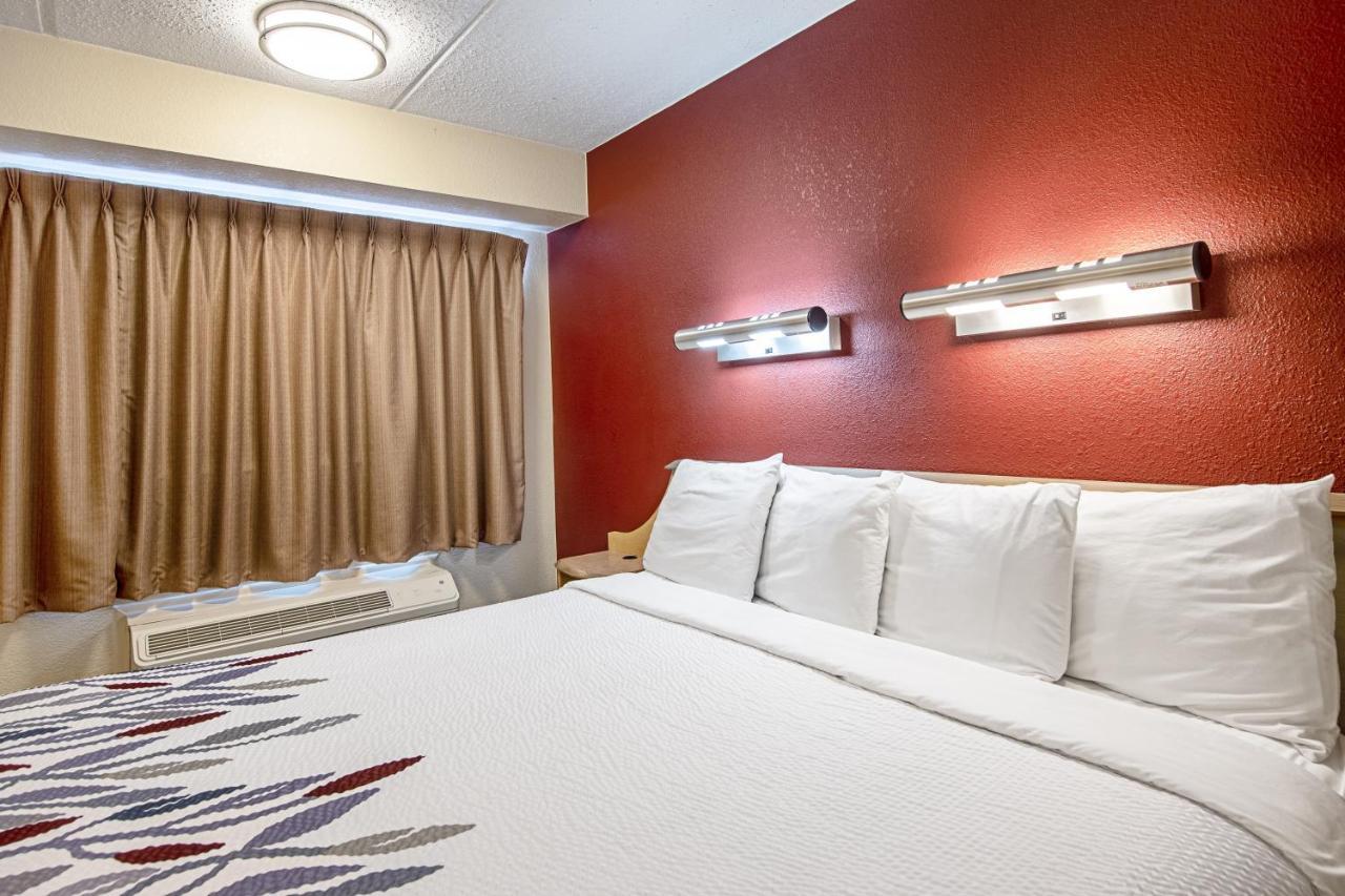 Red Roof Inn Fairmont Dış mekan fotoğraf