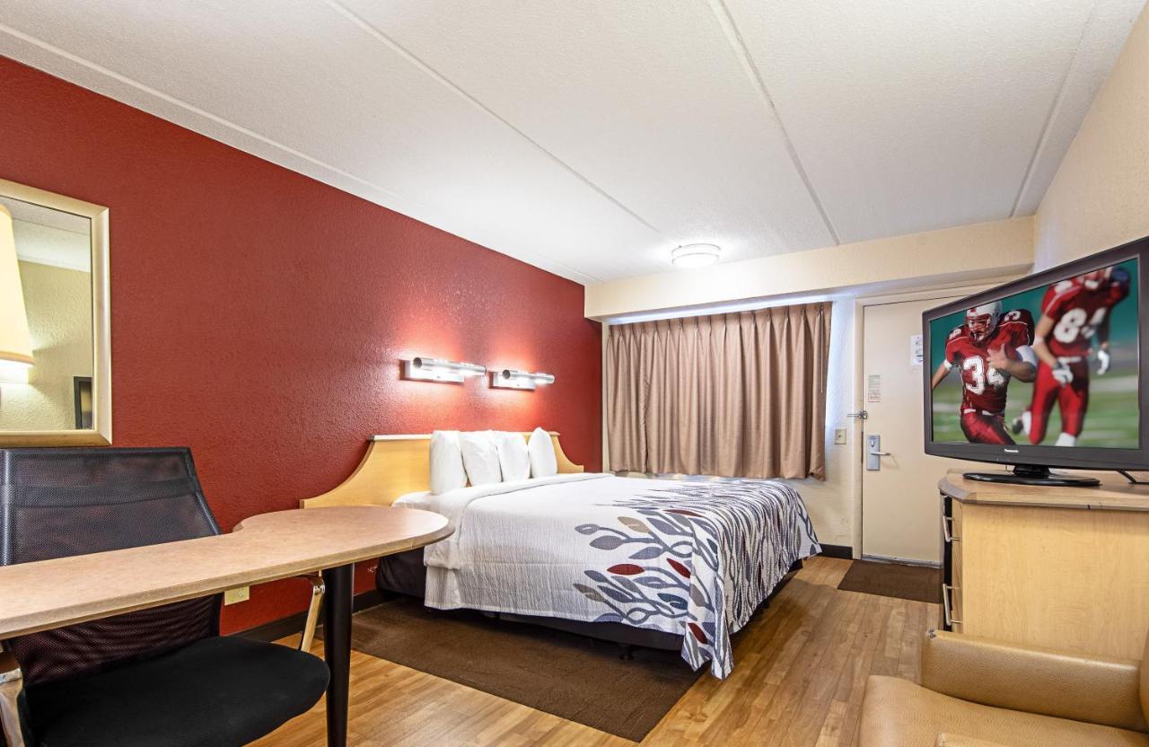 Red Roof Inn Fairmont Dış mekan fotoğraf