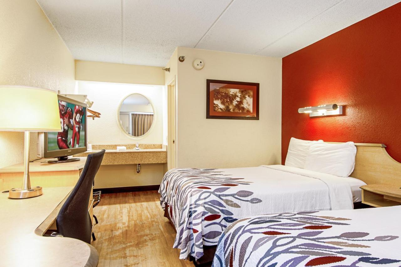 Red Roof Inn Fairmont Dış mekan fotoğraf