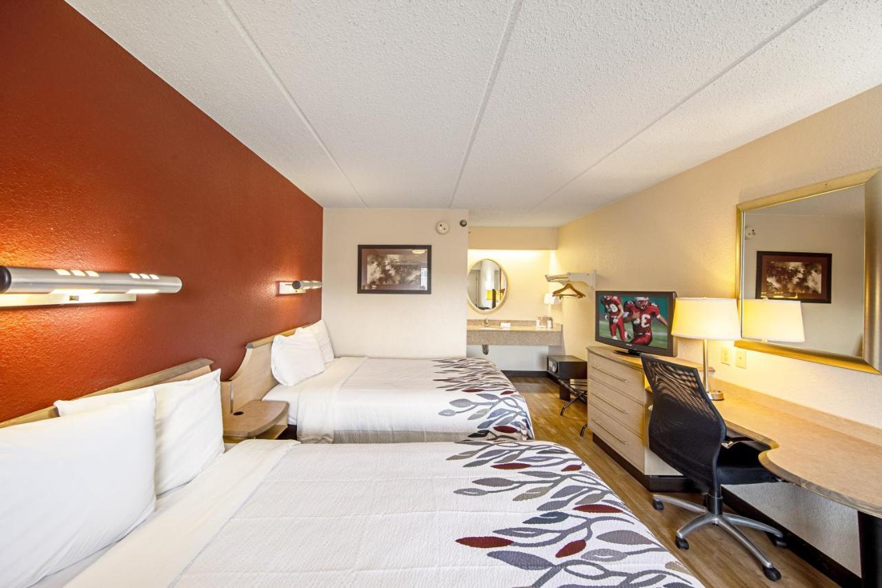 Red Roof Inn Fairmont Dış mekan fotoğraf
