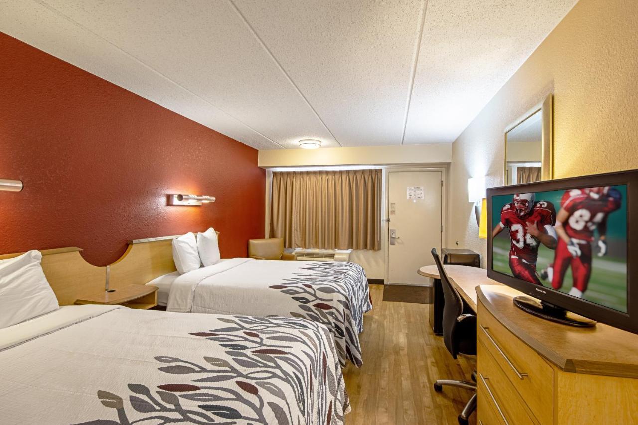 Red Roof Inn Fairmont Dış mekan fotoğraf