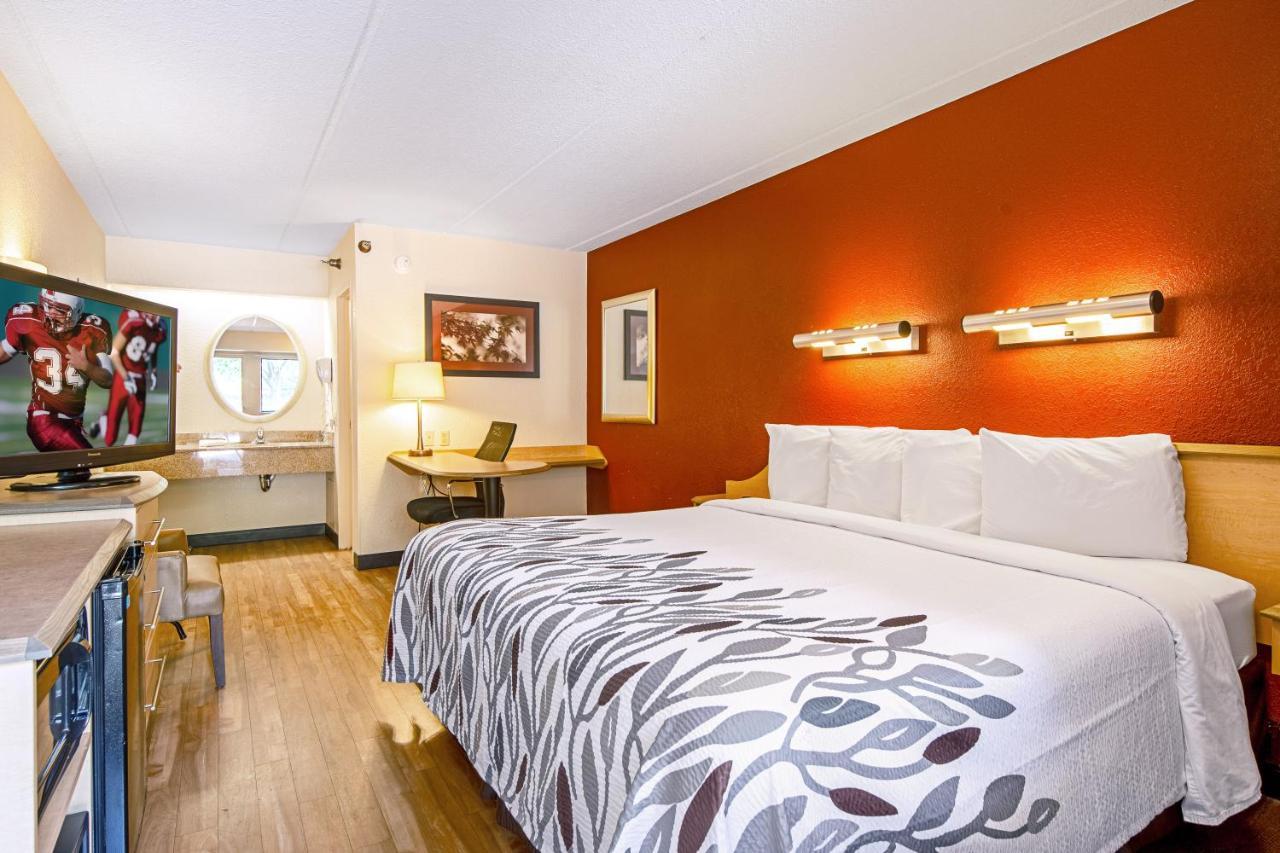 Red Roof Inn Fairmont Dış mekan fotoğraf