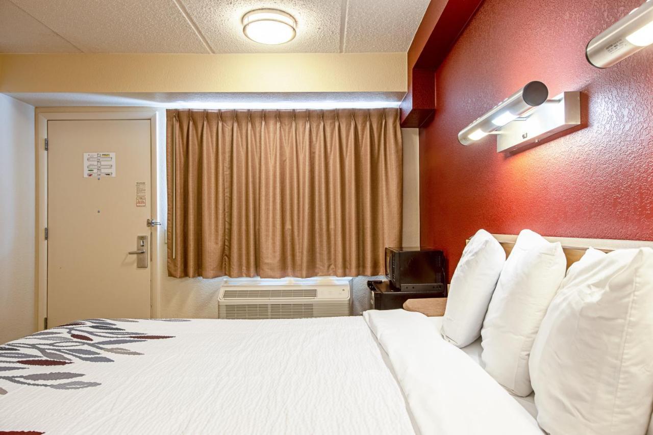 Red Roof Inn Fairmont Dış mekan fotoğraf
