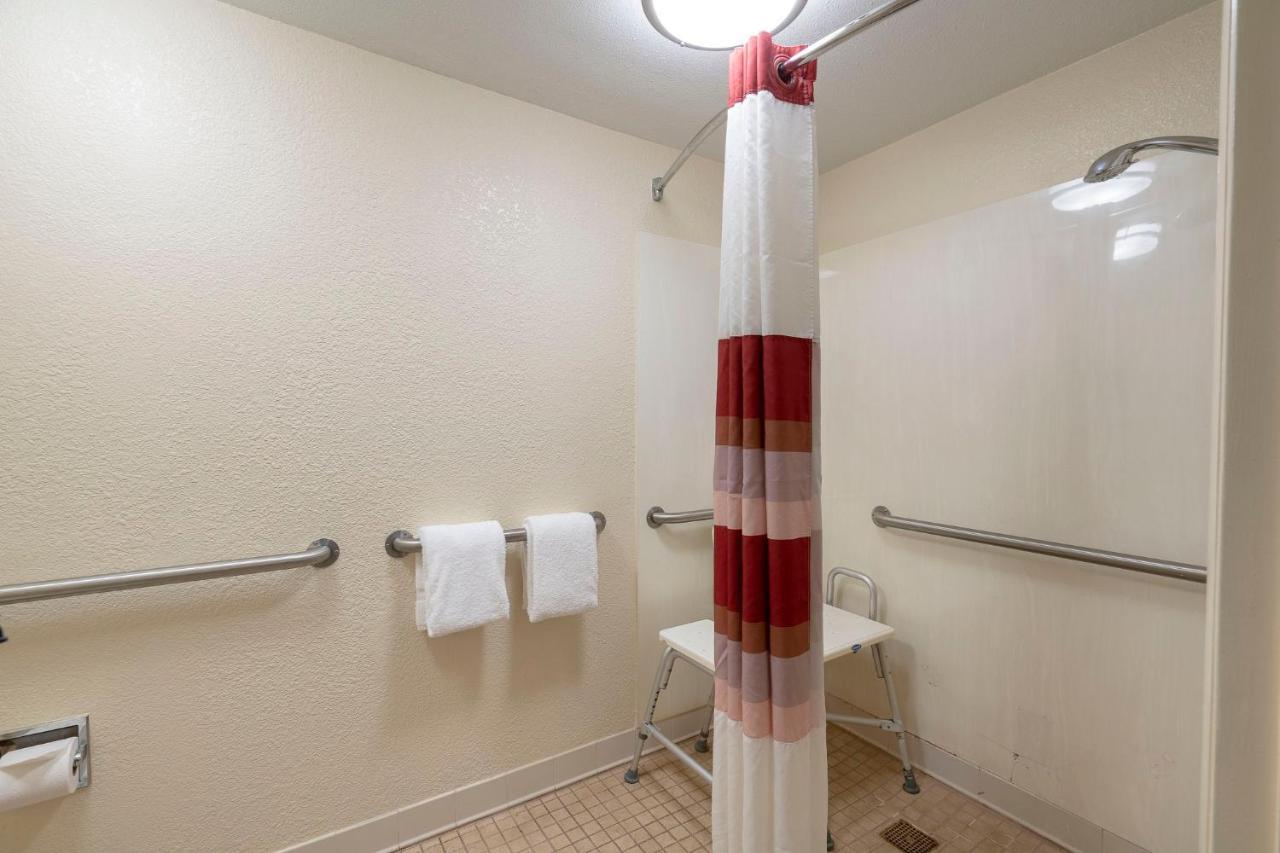 Red Roof Inn Fairmont Dış mekan fotoğraf