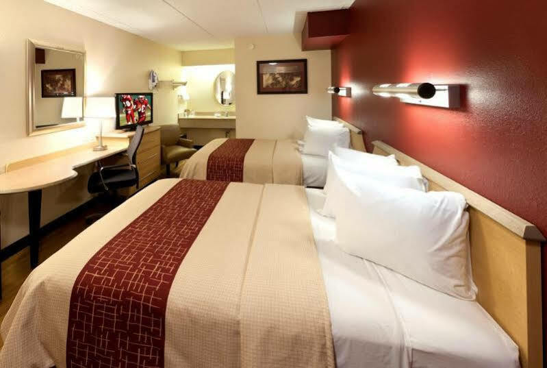 Red Roof Inn Fairmont Dış mekan fotoğraf
