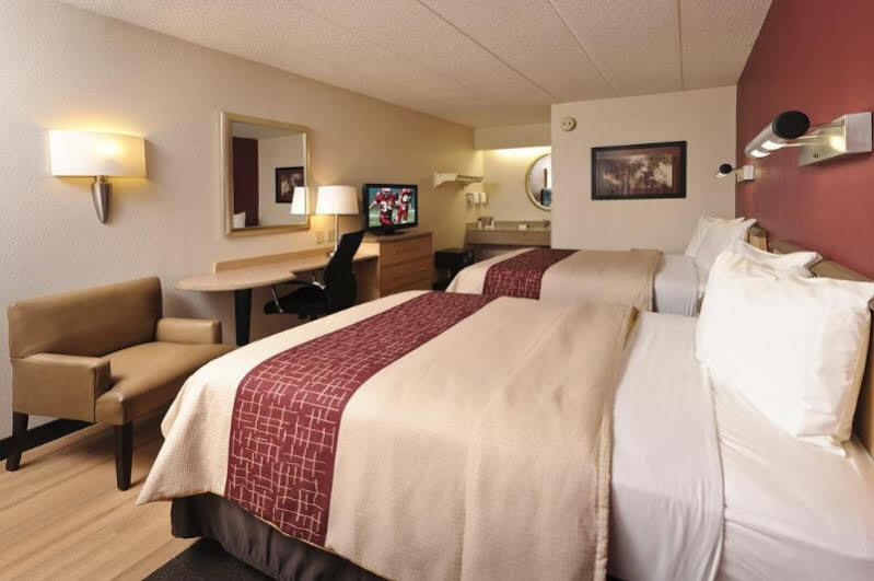 Red Roof Inn Fairmont Dış mekan fotoğraf