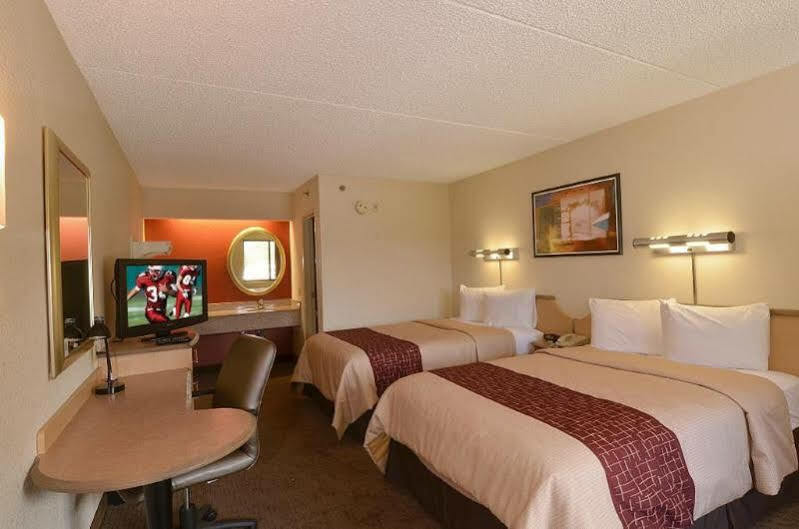 Red Roof Inn Fairmont Dış mekan fotoğraf