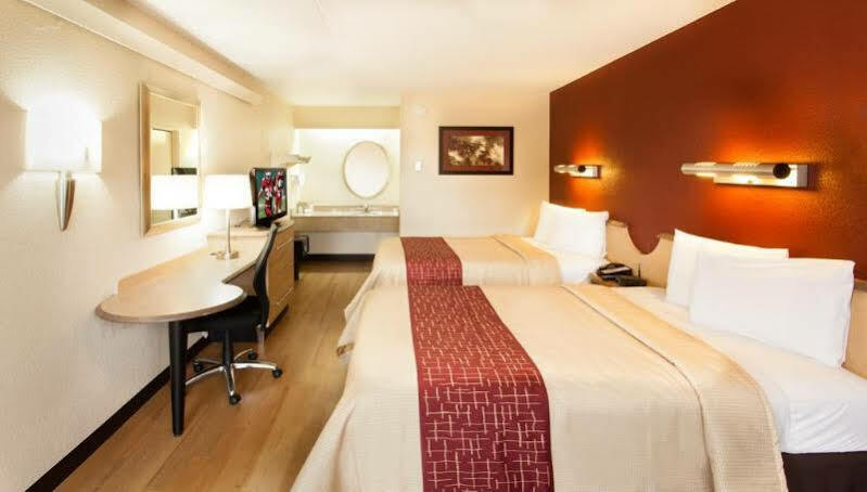 Red Roof Inn Fairmont Dış mekan fotoğraf